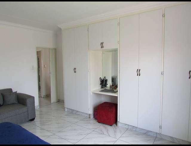 2 BEDROOM TOWNHOUSE FOR SALE IN EIKE PARK